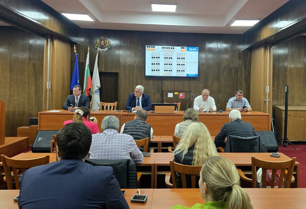 Общинският съвет на Русе не постигна консенсус за начина на гласуване в Общото събрание на ВиК
