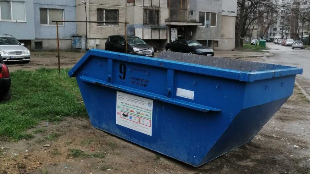 Строителни контейнери на ключови места в Русе до края на септември