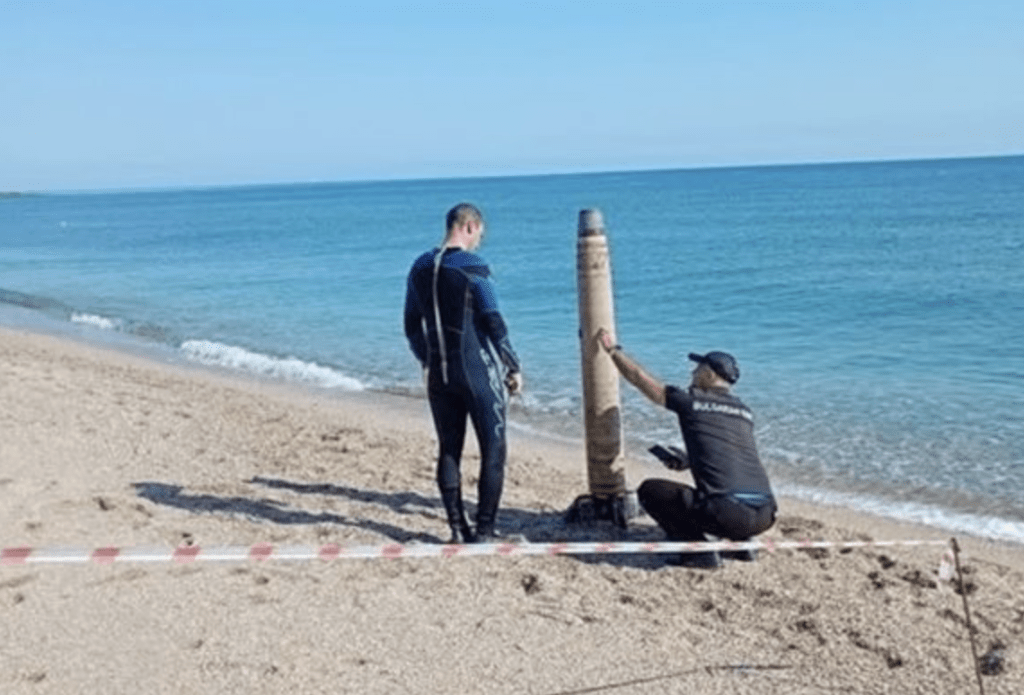 Боен снаряд изплува на плаж „Велека“