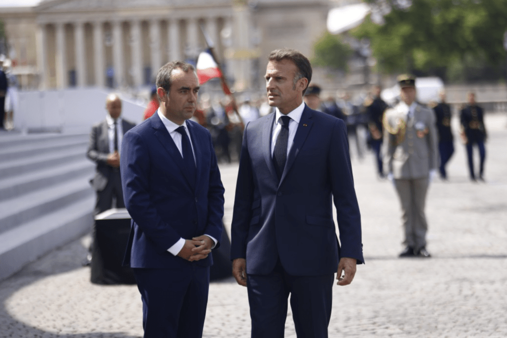Макрон преназначи Себастиан Льокорню за премиер на Франция