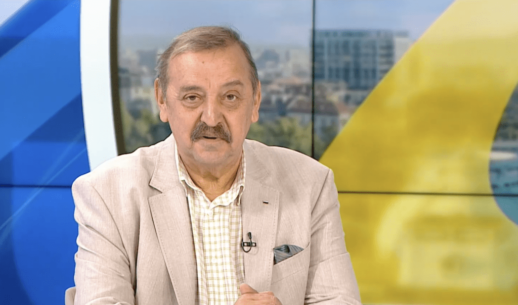 Проф. Кантарджиев: Бременните да се пазят като писани яйца, особено от кашлящи свекърви