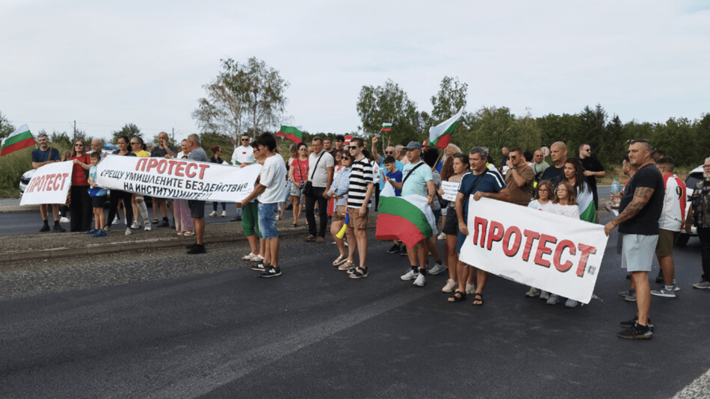Плевенчани блокираха главни пътища