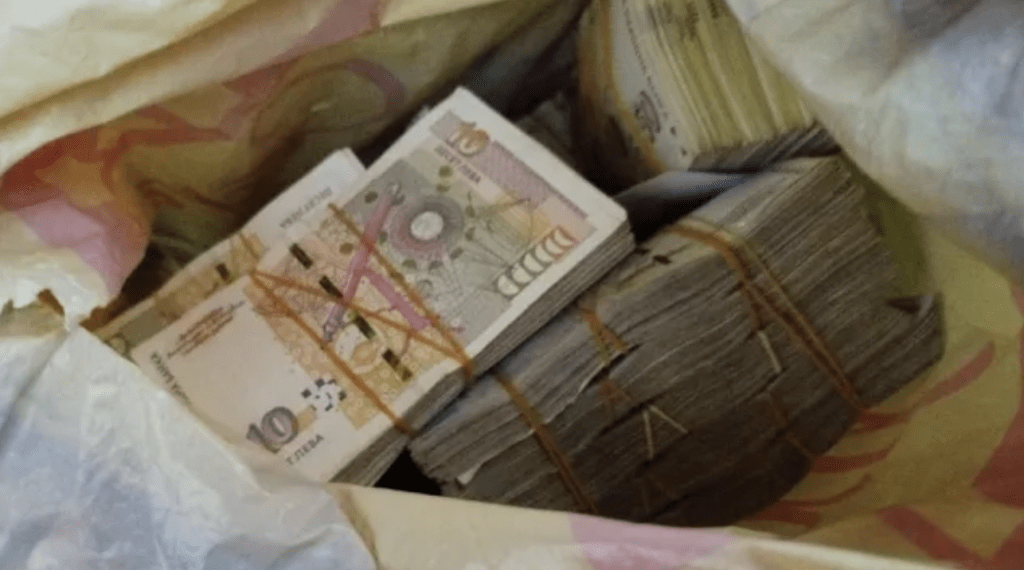 Задържаха „муле“ с 55 000 лв. от телефонна измама на „Дунав мост“