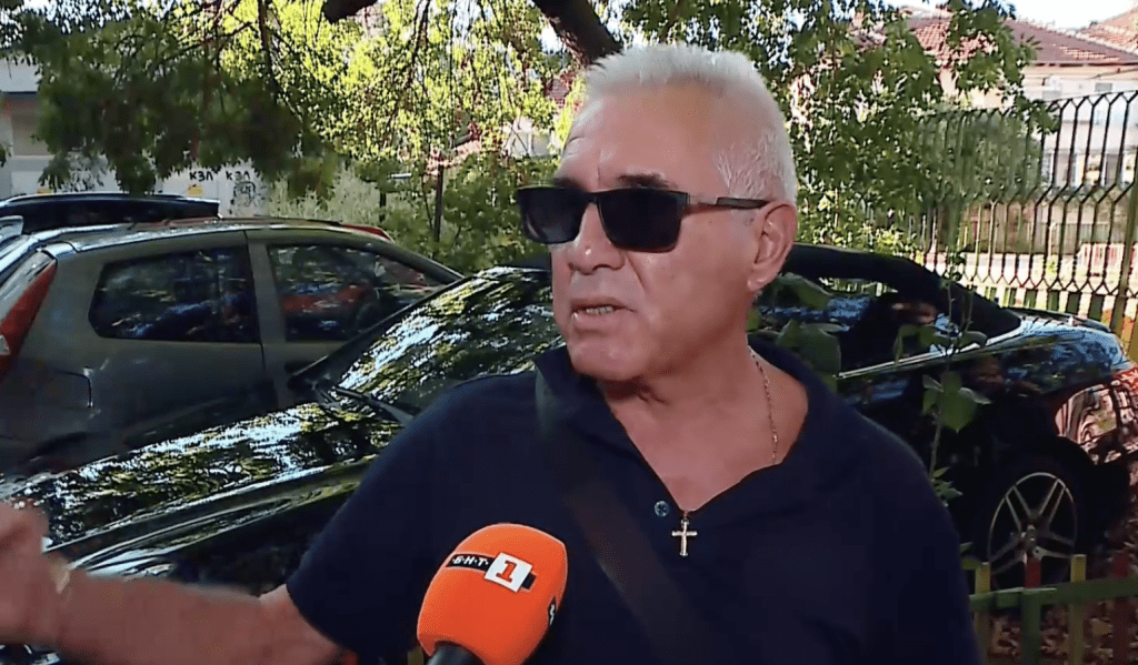 Младежи потрошиха кола в Пловдив и се снимаха с нея за предизвикателство в „ТикТок“