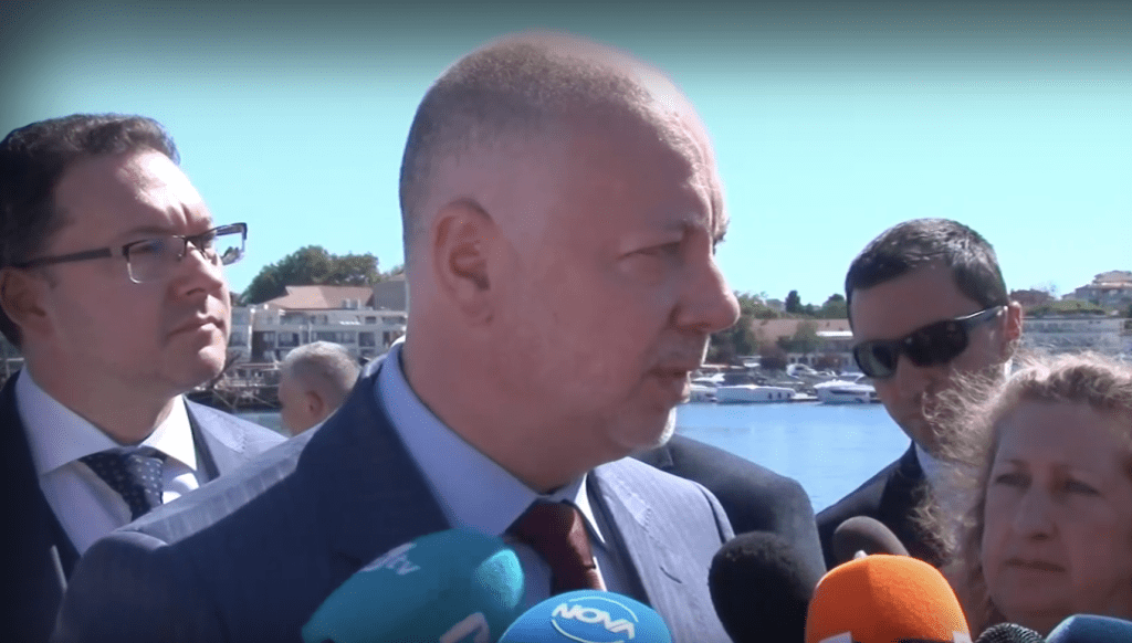 Желязков: Министрите общуват с всички парламентарни групи и не виждам никакъв проблем в това