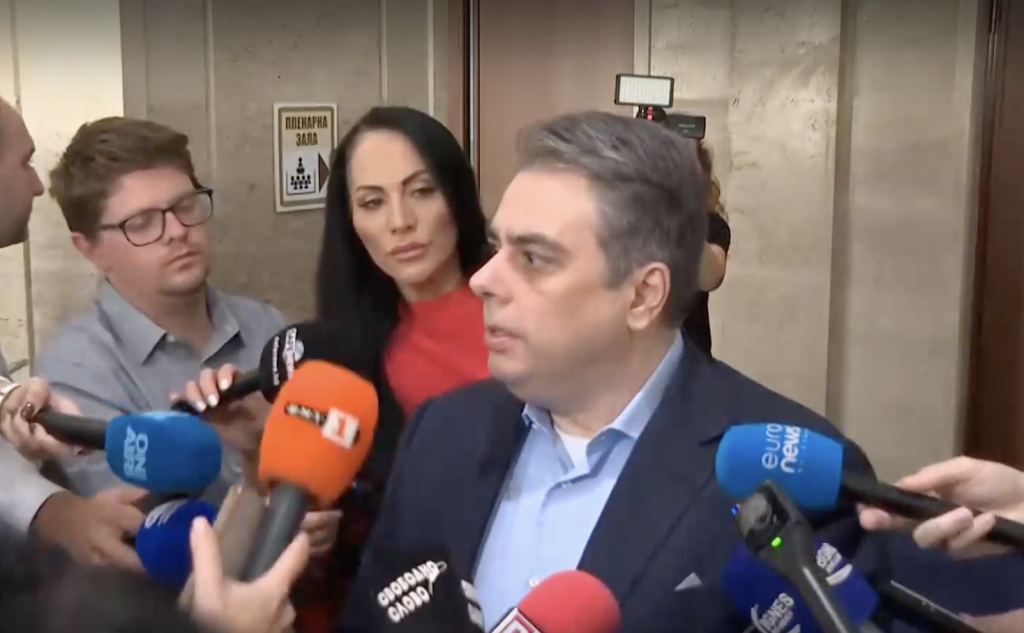 Асен Василев за номинацията на Спецов: Това е лоша шега