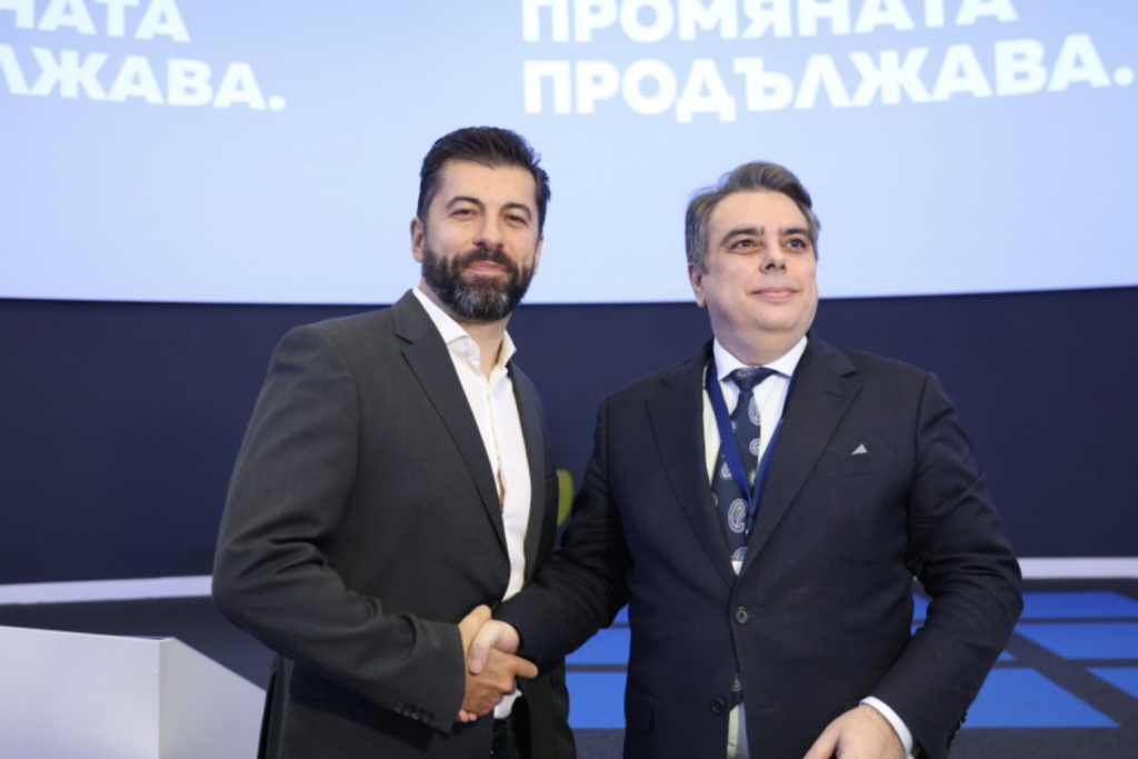 Ще стане ли Асен Василев лидер на „Продължаваме промяната“?