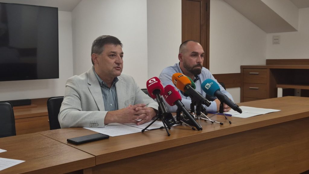 Състоянието на директора на полицията в Русе остава стабилно, прокуратурата иска постоянен арест за нападателите