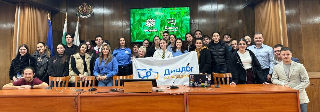 Представители на Националния младежки форум обсъдиха с Пенчо Милков идеи за развитие на града