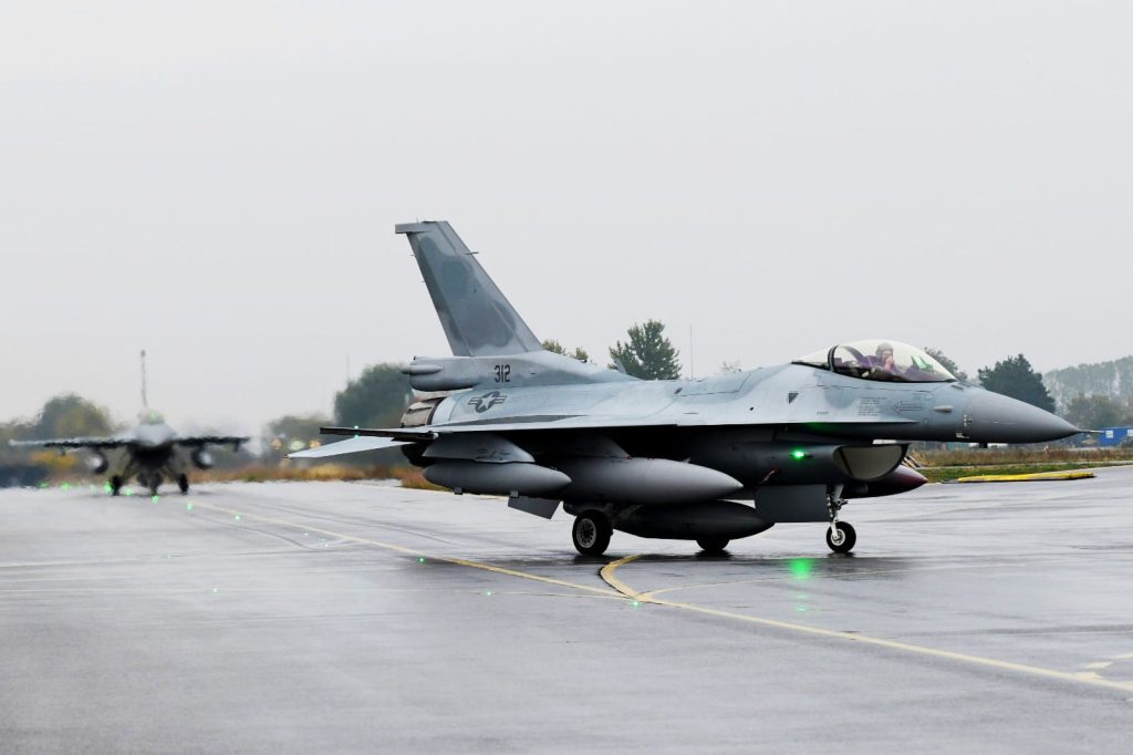 Още два самолета F-16 Block 70 пристигнаха в България