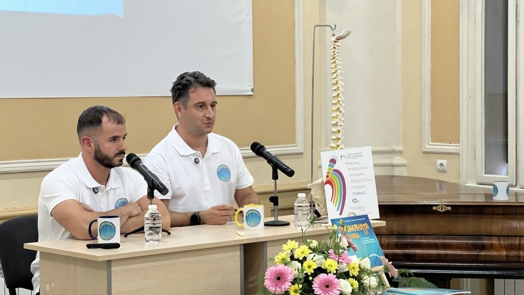 Водещи кинезитерапевти от „Медика“ представиха книгата „Правилната стойка“ – актуално ръководство за здрав гръбнак