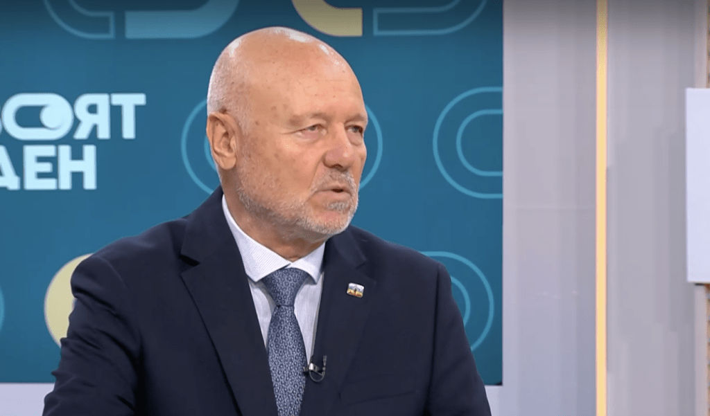 Тагарев: Няма как “стената срещу дронове” да бъде изградена за една година