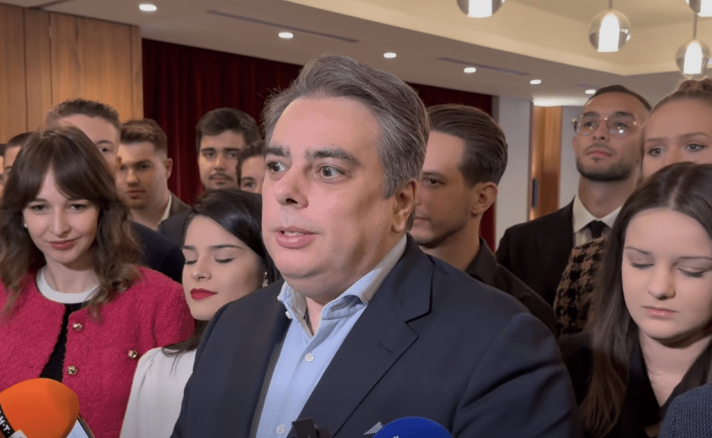 Асен Василев: Сарафов се разпорежда незаконно с държавни средства и трябва да бъде задържан