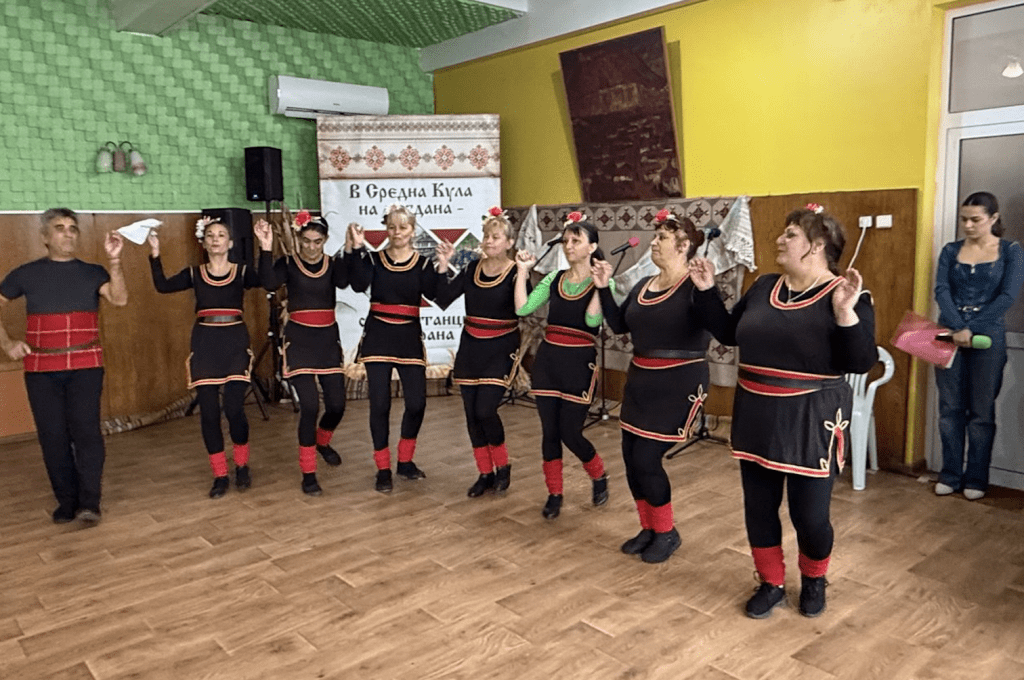 Фолклорен празник събра самодейци и жители в Средна кула
