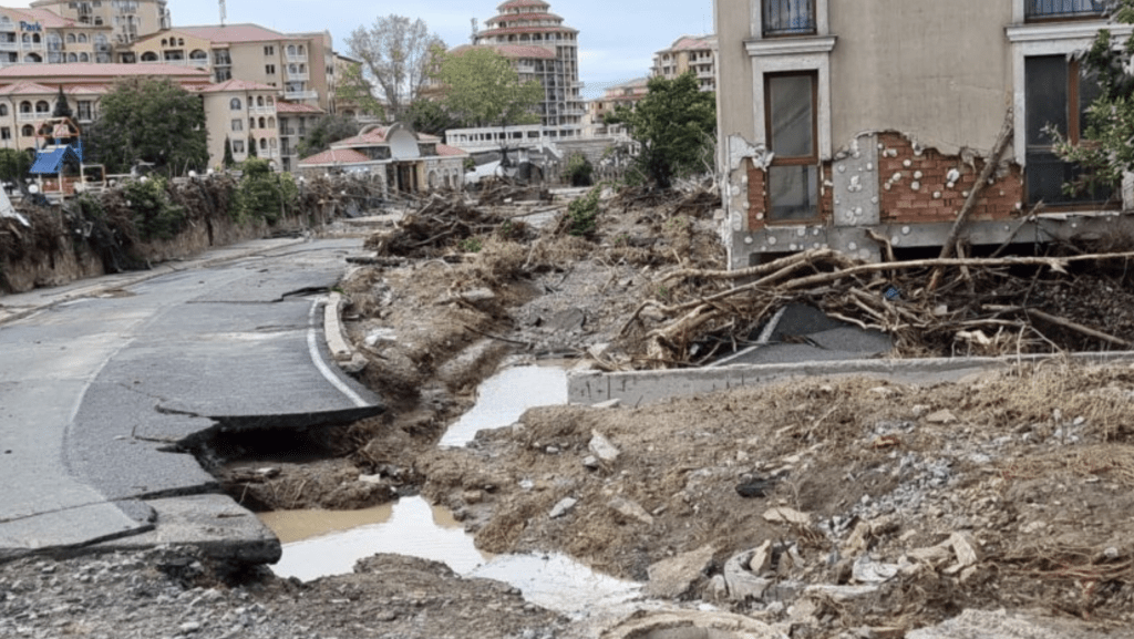 Meteo Balkans: Наводнението в „Елените“ е носило 15 хиляди литра вода в секунда