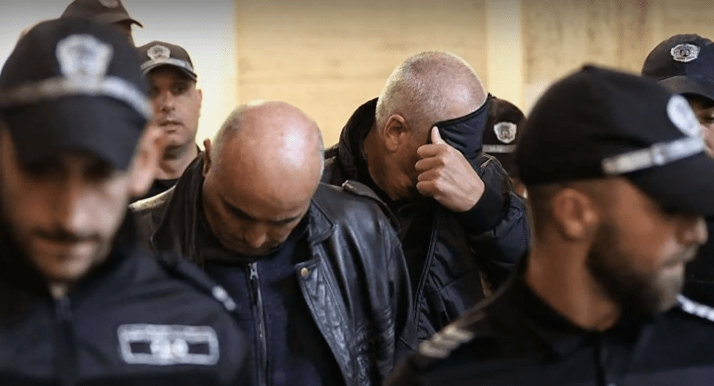 Съдът остави в ареста служителите на „Автомобилна администрация“, поискали подкуп