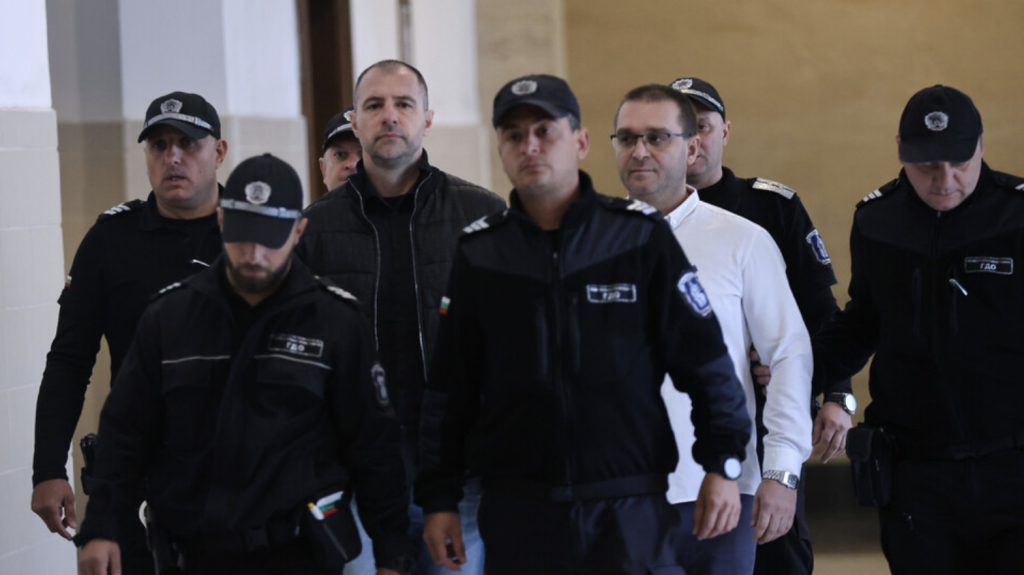 Домашен арест за общинските съветници от Варна