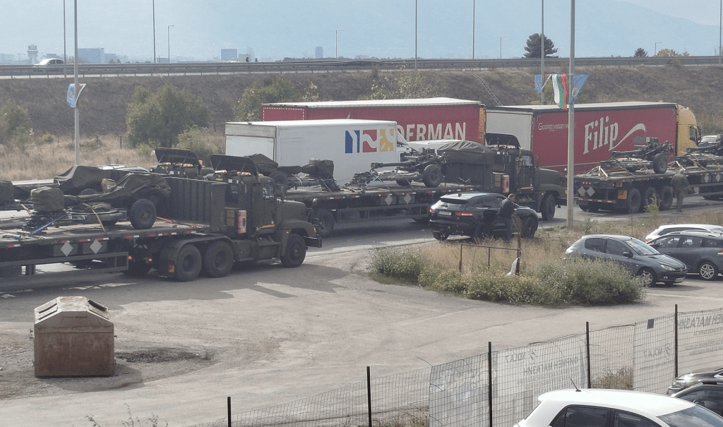 Катастрофа с „Ягуар“ и камион от военен конвой на бул. „Ботевградско шосе“ в София