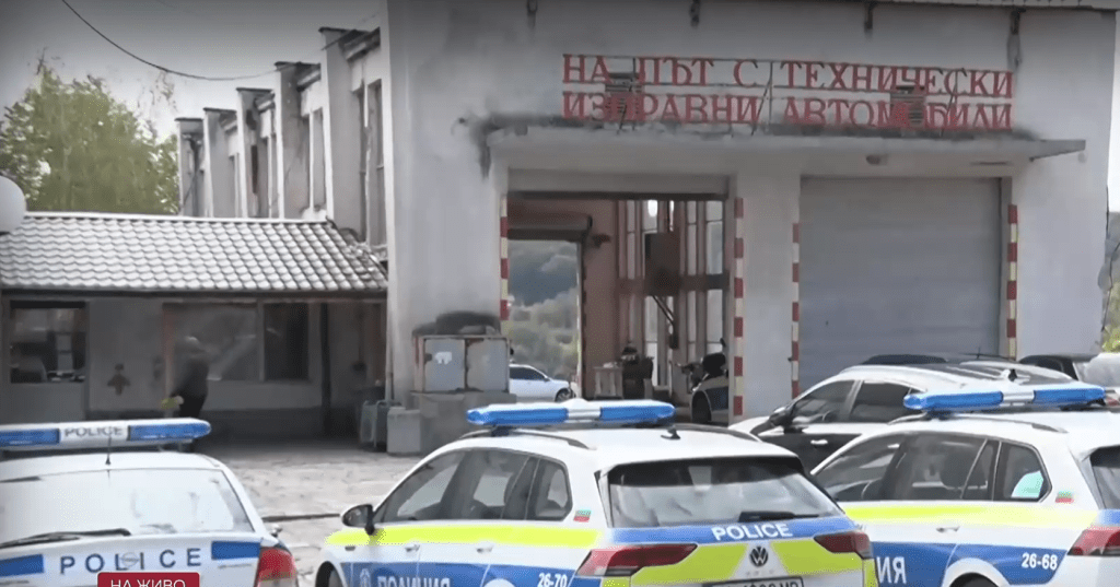 Задържаха служители на „Пътна полиция“ в Хасково