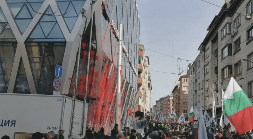 Фалстарт на делото за погрома над сградата на Европейската комисия в София