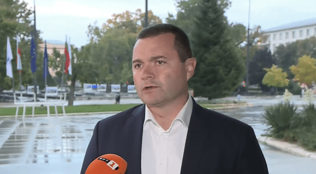 Пенчо Милков: Обстановката в с. Николово е под контрол, наблюдението върху язовирната стена продължава