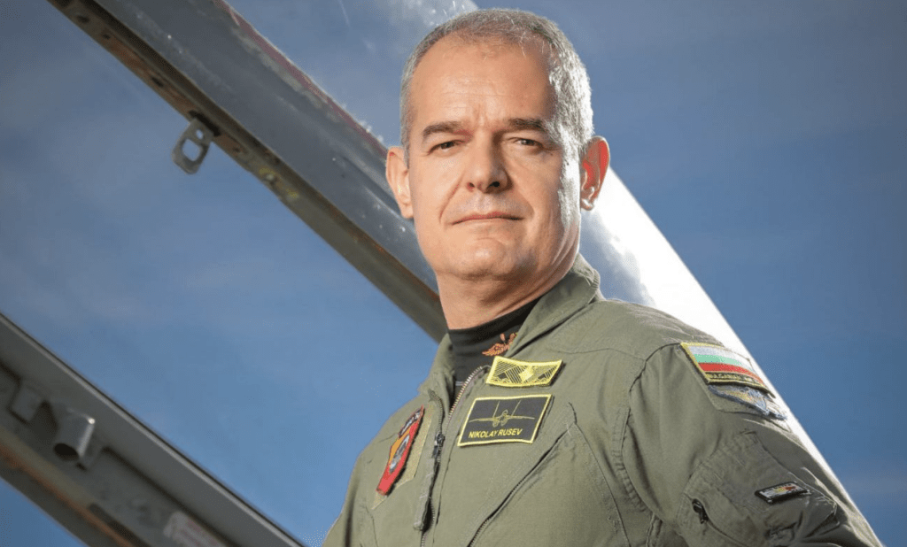 Генерал-майор Русев: Изтребителите F-16 ще поемат бойни дежурства, когато пилотите са готови