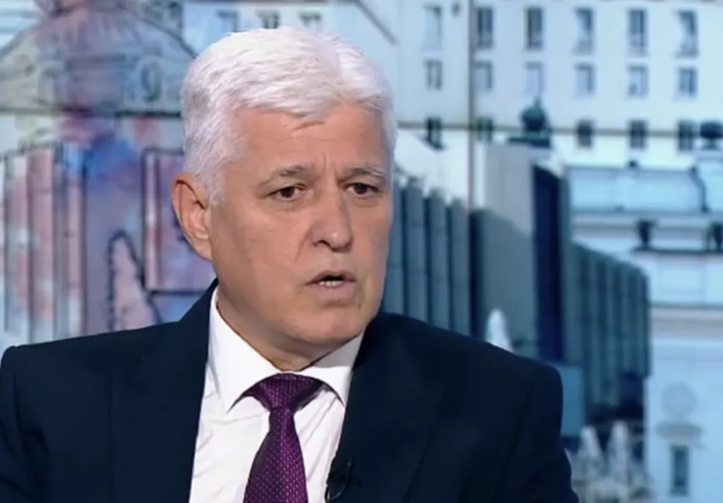 Секретарят на Радев призовава с клип президента да направи партия