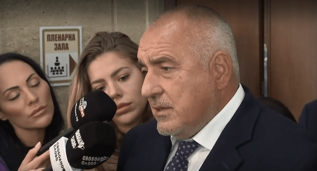 Прехвърлят на президента и администрацията му всички коли