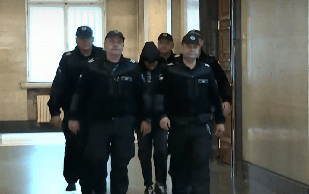 Съдът остави в ареста 15-годишния, обвинен за убийството на свой връстник в столичен мол