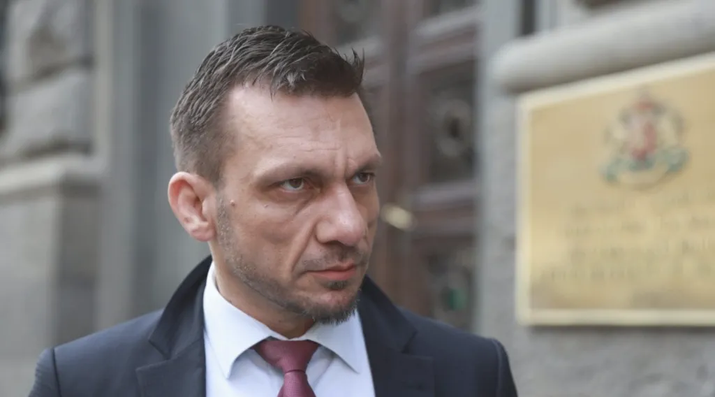 Съдът ще гледа мерките на д-р Хасърджиев, актьора Росен Белов и Симеон Дряновски