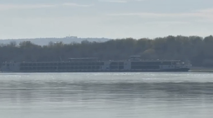 заседнал круизен кораб Дунав