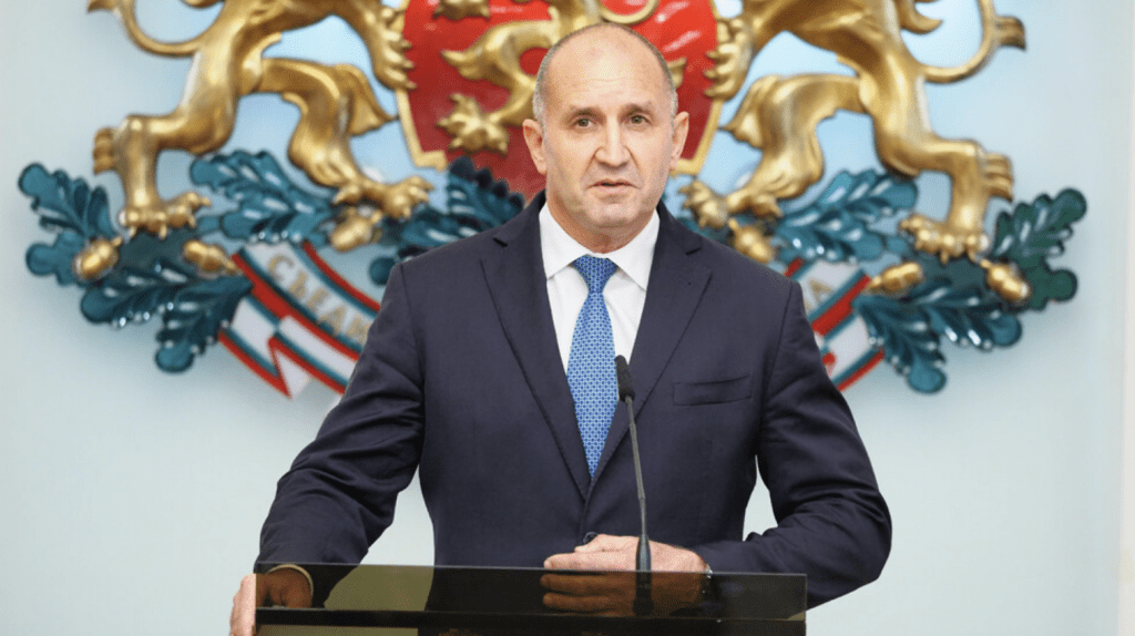 Трима военнослужещи ще получат Почетния знак на президента