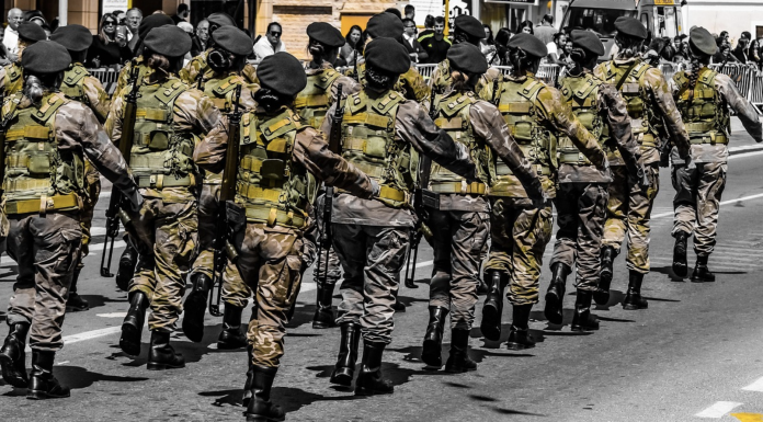 жени военни