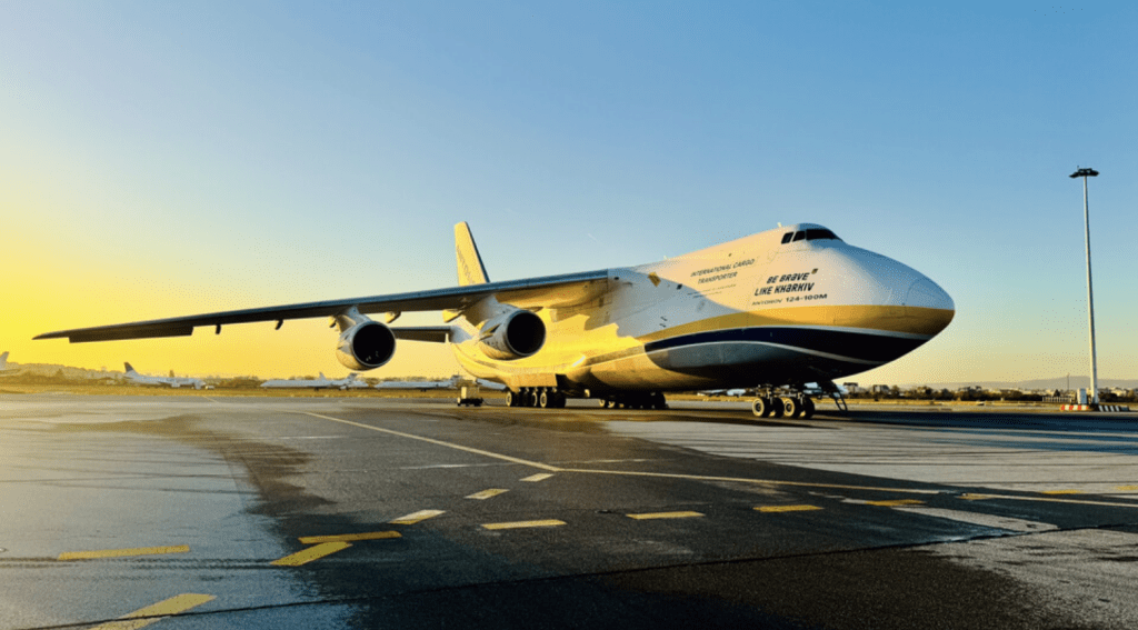 Гигантът Ан-124 „Руслан“ кацна в София