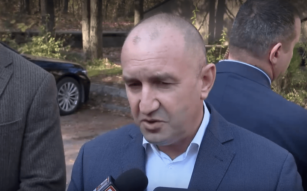 Радев: Самото назначаване на особения търговски управител на „Лукойл“ е извън закона