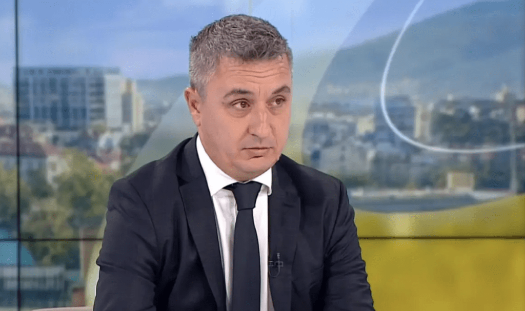 Александър Николов за Спецов: Би трябвало и ГЕРБ, и ПП-ДБ да са щастливи