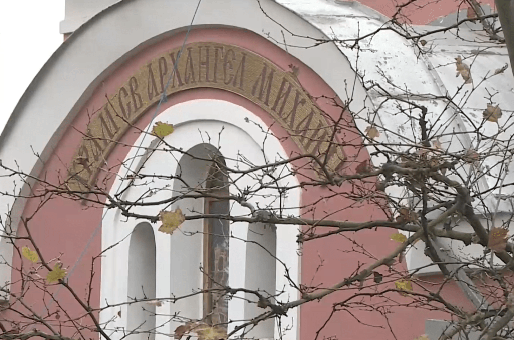 Нагла кражба в Русе: Жена обра касата на Църква в присъствието на детето си