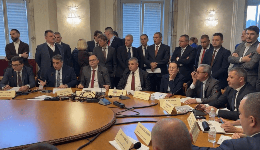 Охрана от НСО влезе в скандалното заседание на бюджетна комисия