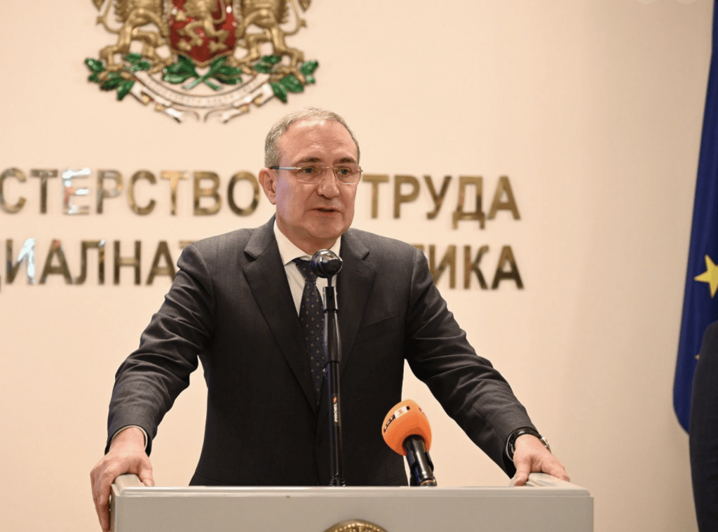 Гуцанов: В пет общини ще се изградят нови места за настаняване на възрастни хора