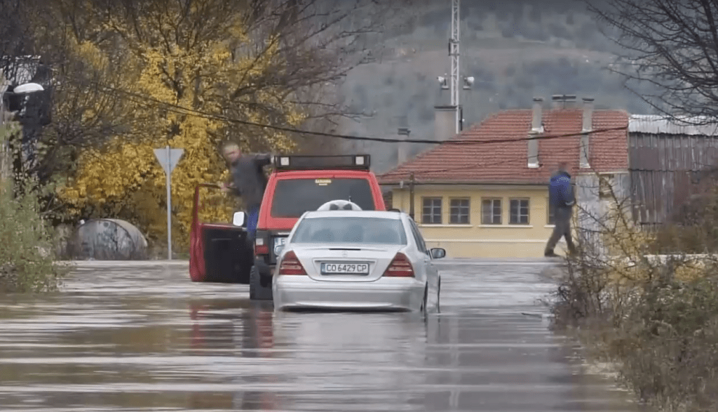 Обявиха бедствено положение в Петрич и Сандански
