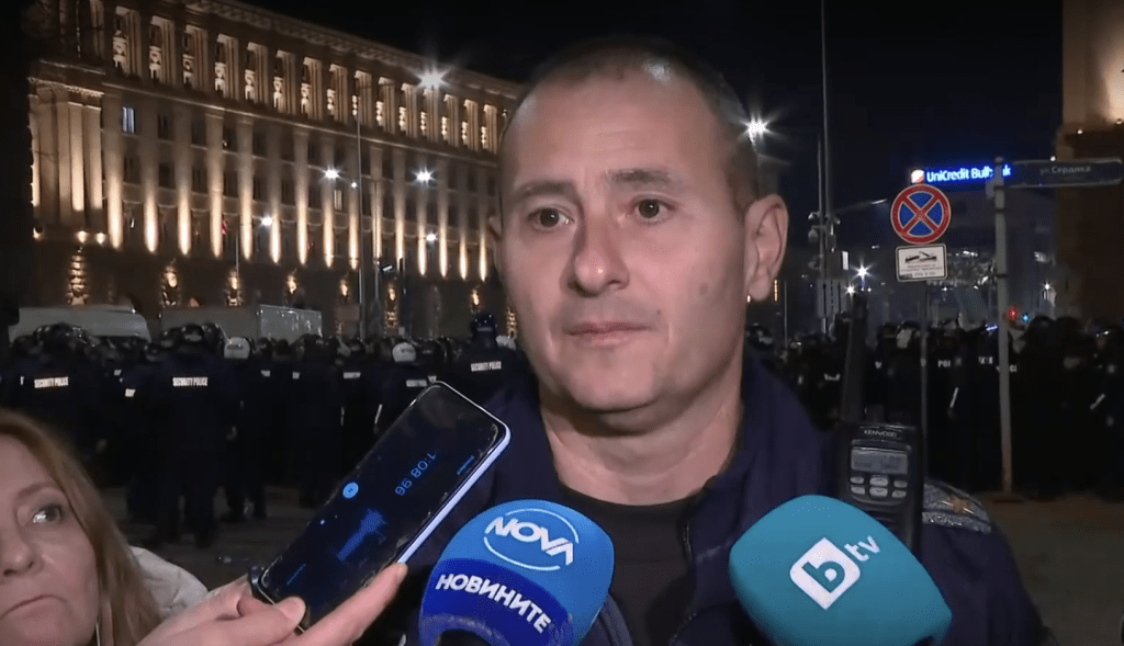 Трима полицаи пострадаха след ескалация на протеста срещу Бюджет 2026 в центъра на София