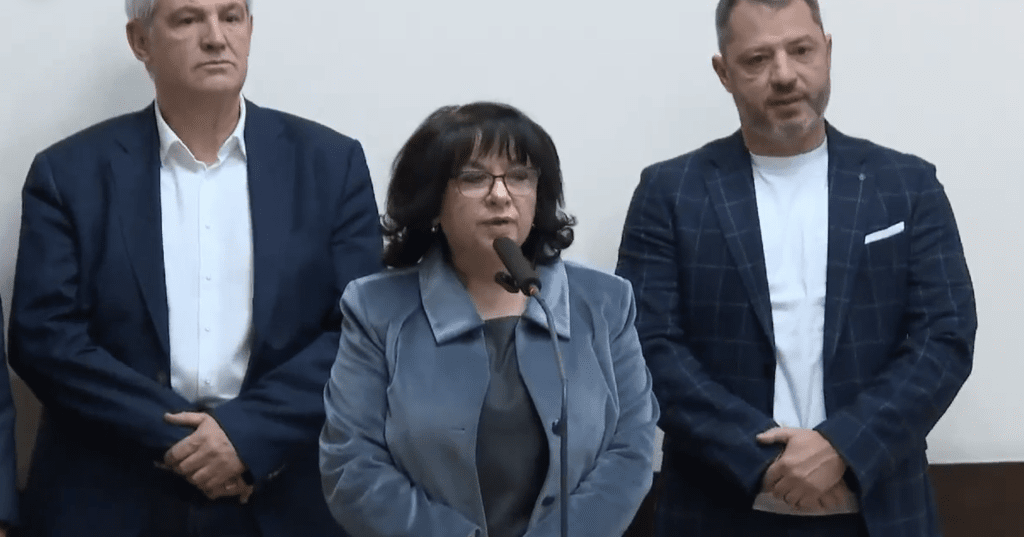 Работодатели и синдикати се срещнаха с финансовия министър Теменужка Петкова