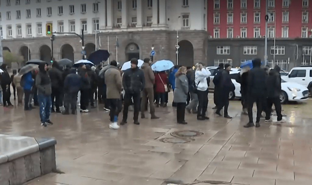 Протестна акция на „Величие“ блокира центъра на София
