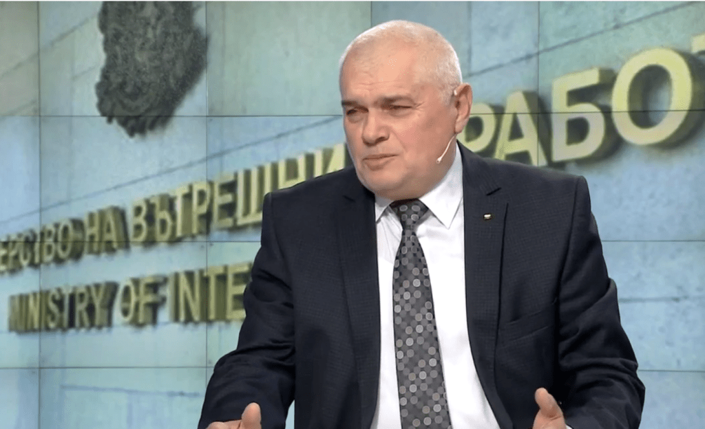 Валентин Радев: Нека стане необратим пътят ни на запад и тогава да клатим лодката