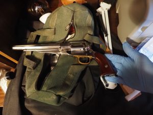 Полицията в Русе откри оръжеен арсенал в дома на мъж, разследван за нападение над младеж