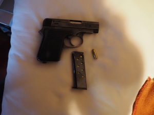 Полицията в Русе откри оръжеен арсенал в дома на мъж, разследван за нападение над младеж