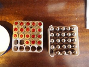 Полицията в Русе откри оръжеен арсенал в дома на мъж, разследван за нападение над младеж