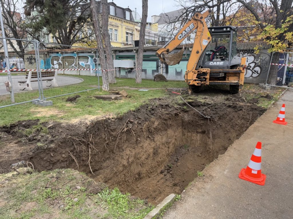 В Русе започна монтажът на първите подземни контейнери за отпадъци