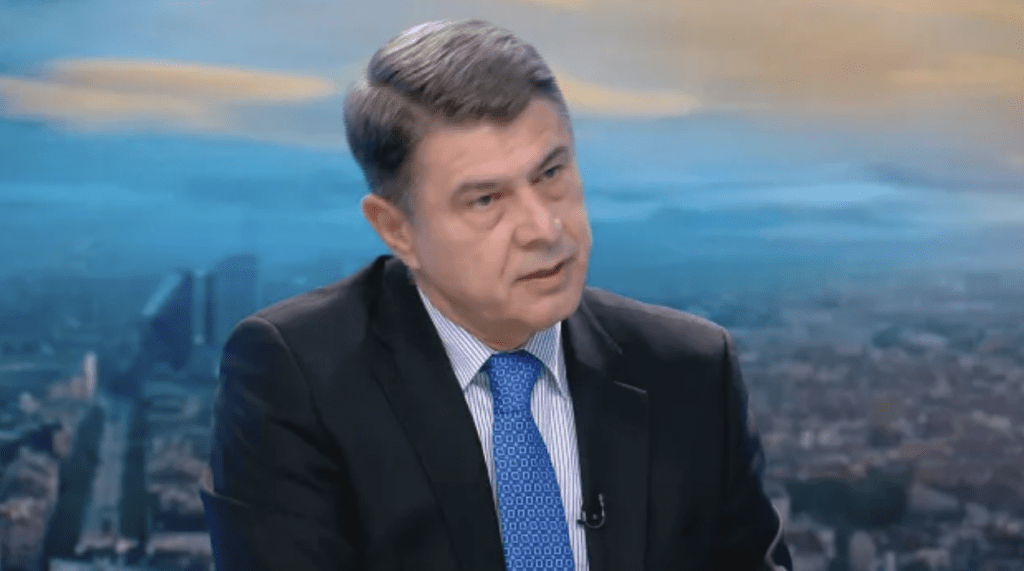 Димо Гяуров: Черният лебед вече прелита – кабинетът е в опасност