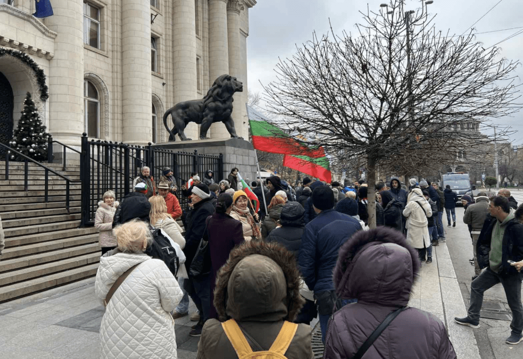 Симпатизанти на „Величие“ на протест пред Съдебната палата в София